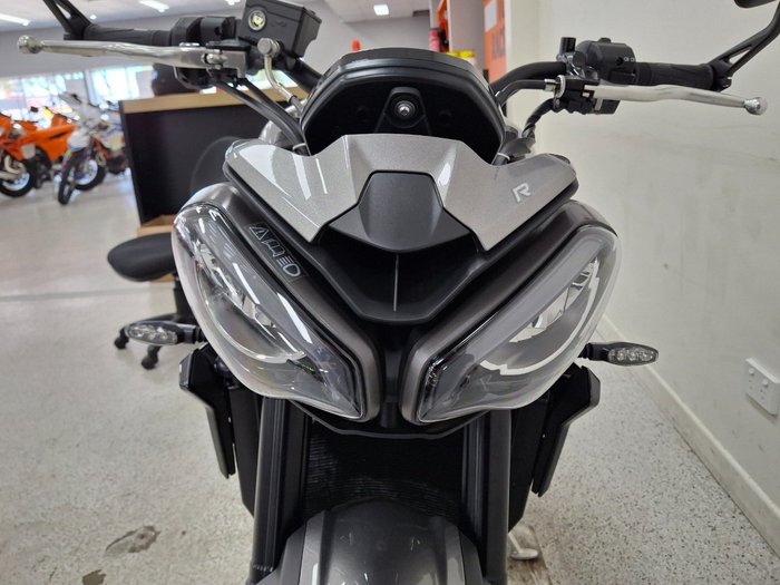 2024 Triumph STREET TRIPLE R SILVER ICE