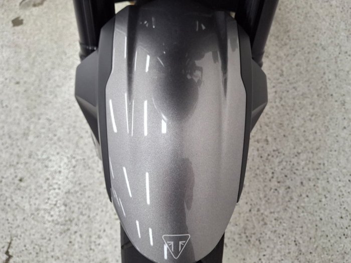 2024 Triumph STREET TRIPLE R SILVER ICE