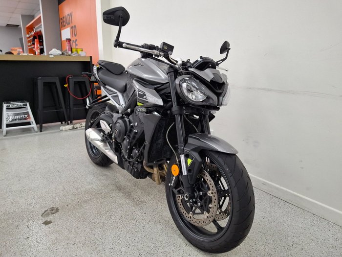 2024 Triumph STREET TRIPLE R SILVER ICE