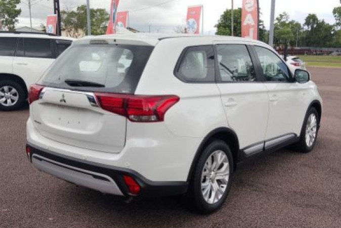 2021 MITSUBISHI OUTLANDER ES 7 SEAT (AWD)