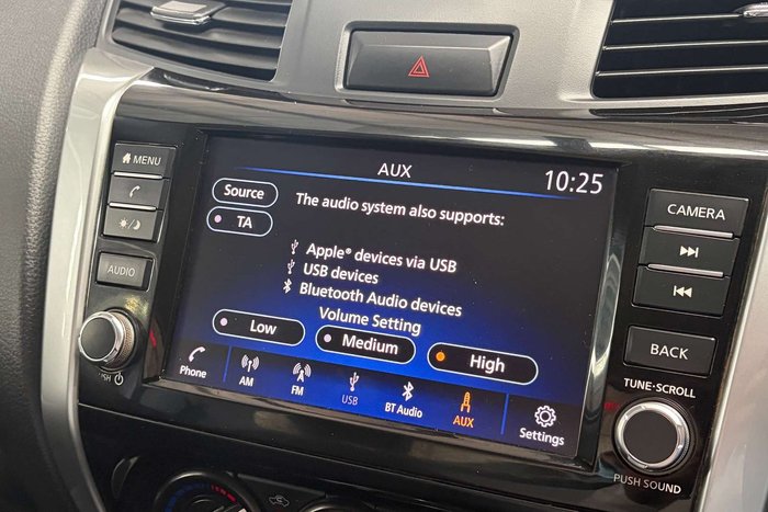 2021 Nissan Navara SL