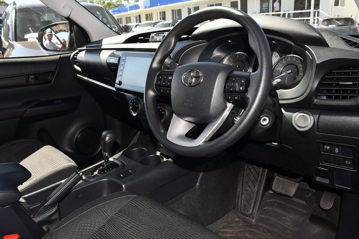 2024 Toyota Hilux SR