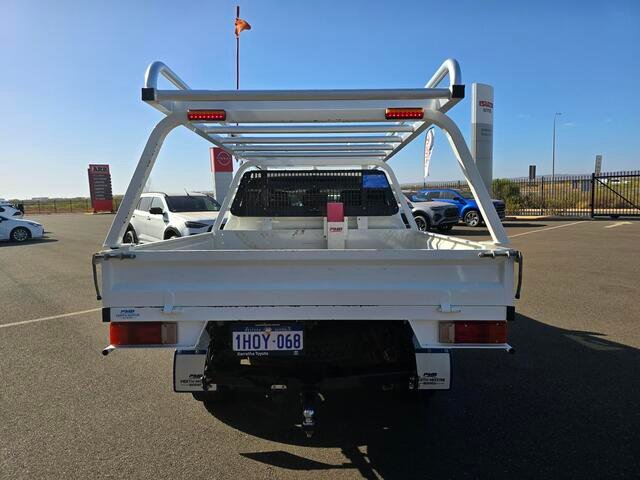 2022 Toyota Hilux 4x4 2.8L DSL D/C 6AT SR Glacier White