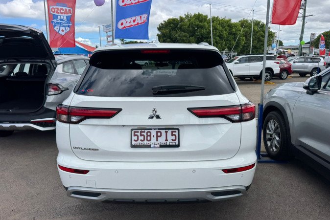 2024 MITSUBISHI OUTLANDER LS 7 SEAT (2WD)