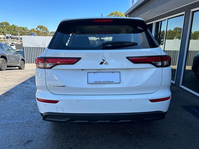 2024 Mitsubishi Outlander ES ZM MY24 White