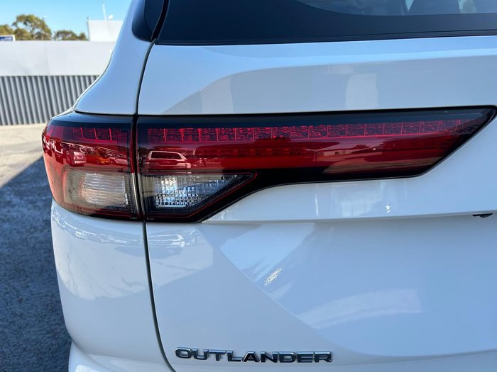 2024 Mitsubishi Outlander ES ZM MY24 White