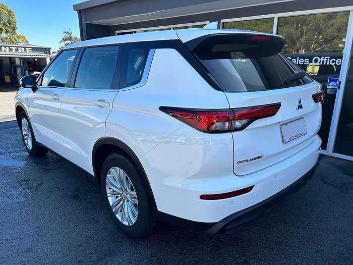 2024 Mitsubishi Outlander ES ZM MY24 White