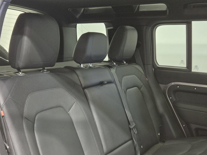 2024 Land Rover Defender 110 P400 X-Dynamic SE L663 MY24 AWD Silicon Silver