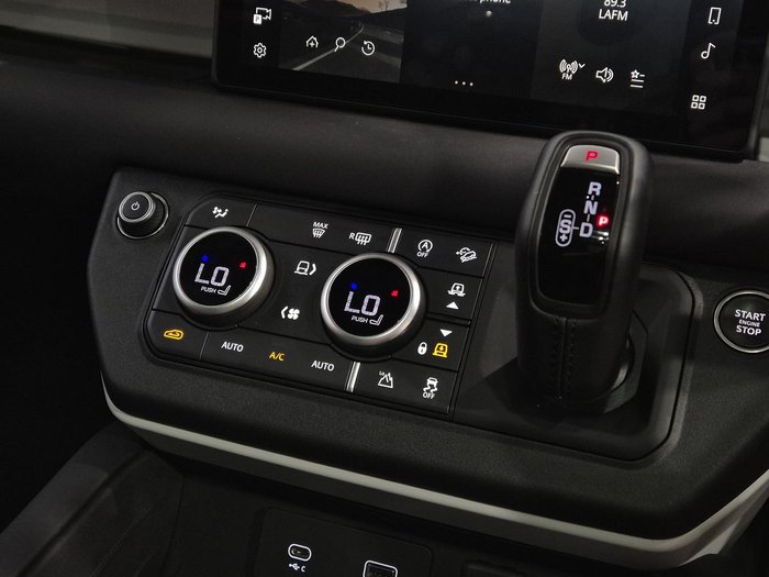 2024 Land Rover Defender 110 P400 X-Dynamic SE