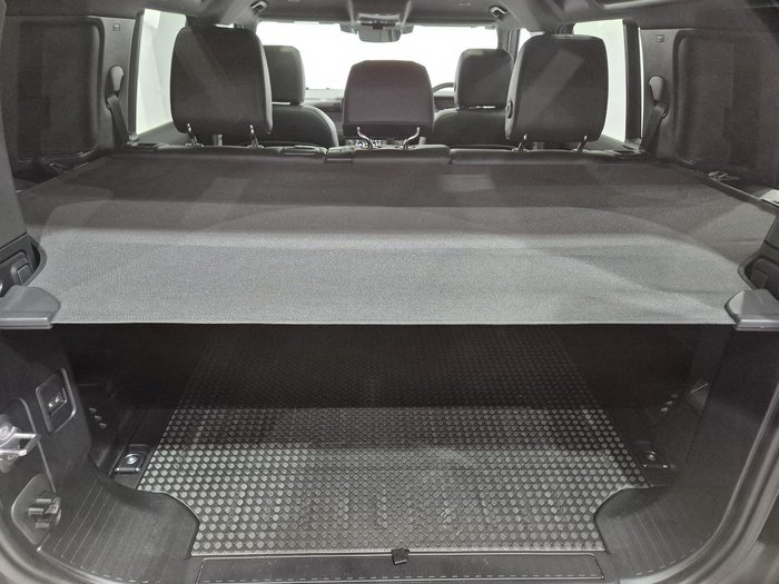 2024 Land Rover Defender 110 P400 X-Dynamic SE