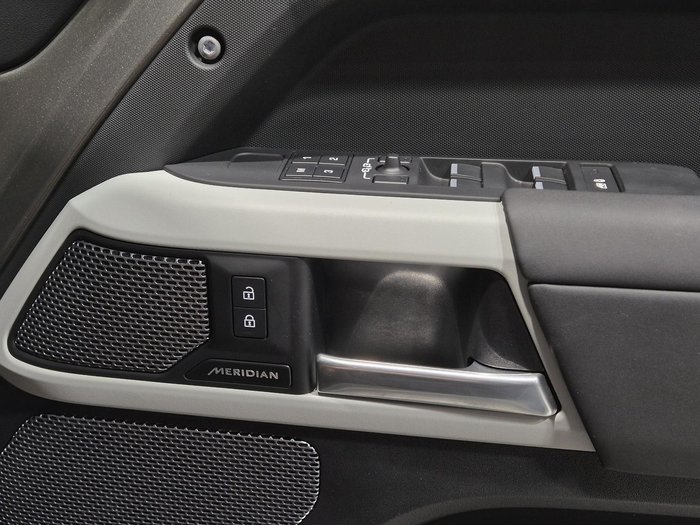 2024 Land Rover Defender 110 P400 X-Dynamic SE