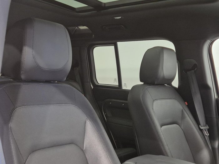 2024 Land Rover Defender 110 P400 X-Dynamic SE