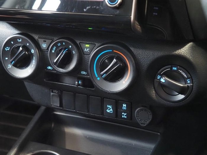 2020 Toyota Hilux SR