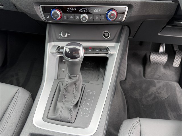 2025 Audi Q3 35 TFSI S line edition