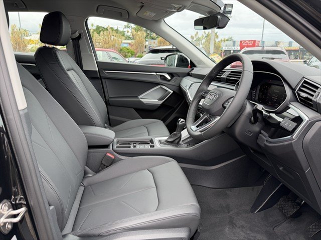 2025 Audi Q3 35 TFSI S line edition