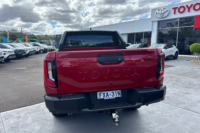 2025 Toyota Hilux SR5 48V