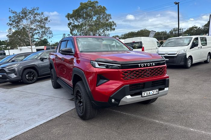 2025 Toyota Hilux SR5 48V