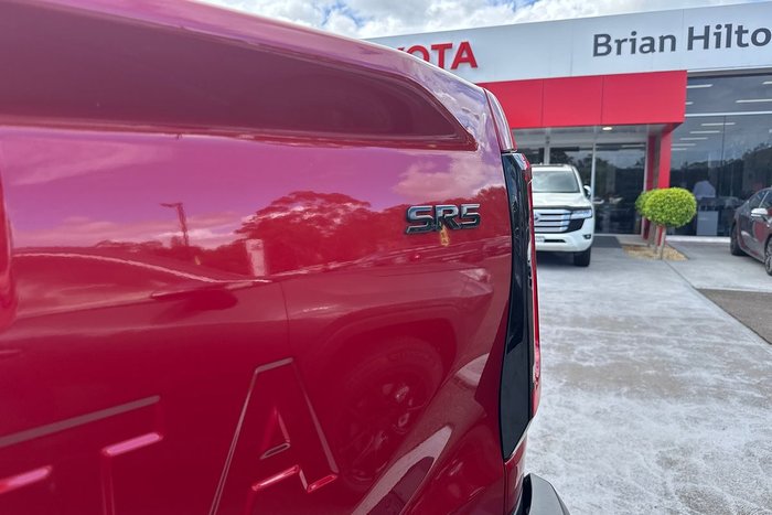2025 Toyota Hilux SR5 48V