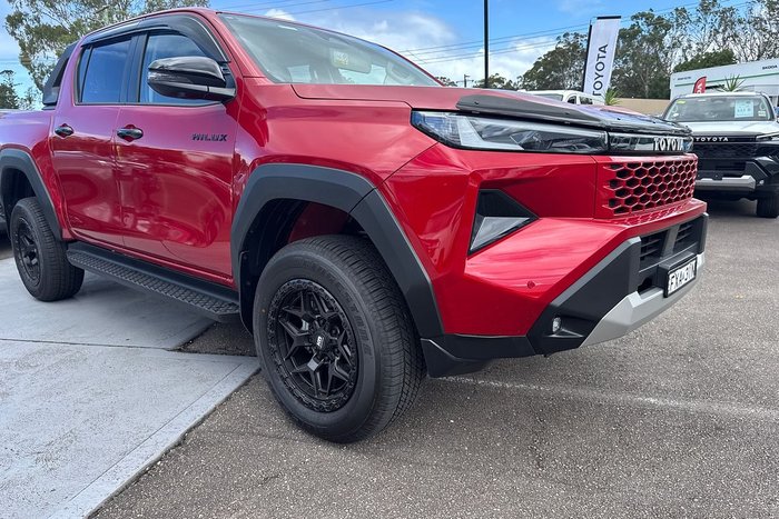 2025 Toyota Hilux SR5 48V