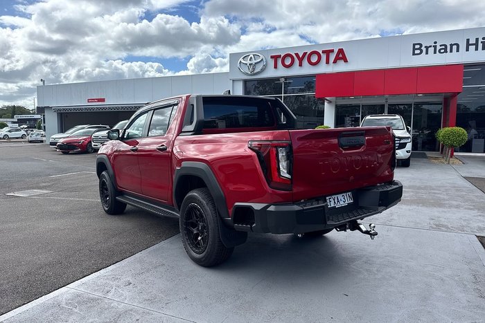 2025 Toyota Hilux SR5 48V