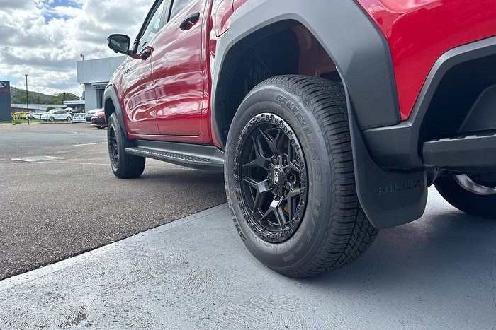 2025 Toyota Hilux SR5 48V