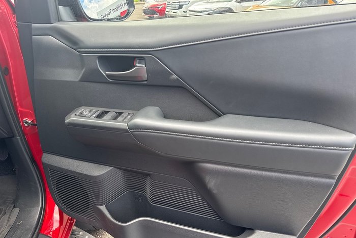 2025 Toyota Hilux SR5 48V