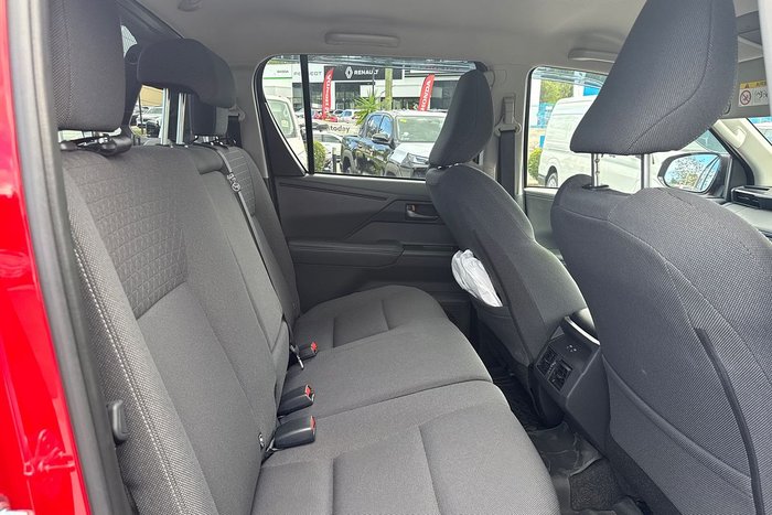 2025 Toyota Hilux SR5 48V