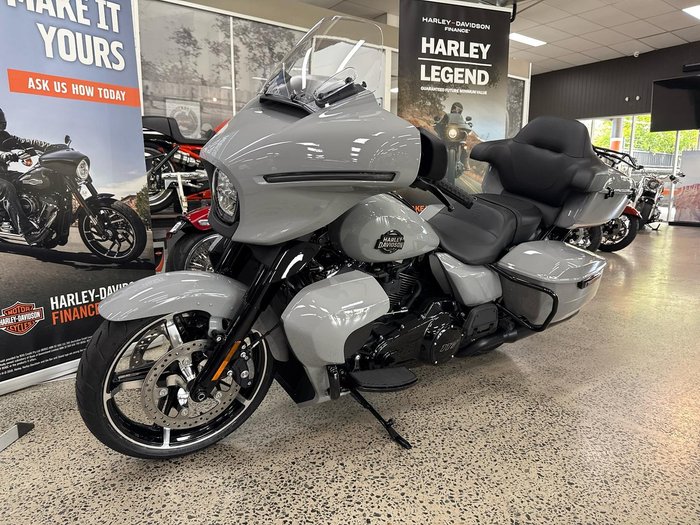 2025 Harley-Davidson Street Glide Ultra 117 (FLHXU) Touring Grey
