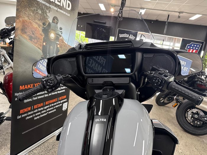 2025 Harley-Davidson Street Glide Ultra 117 (FLHXU) Touring Grey