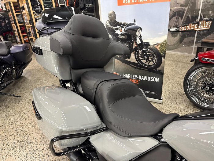 2025 Harley-Davidson Street Glide Ultra 117 (FLHXU) Touring Grey