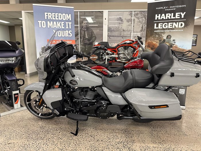 2025 Harley-Davidson Street Glide Ultra 117 (FLHXU) Touring Grey