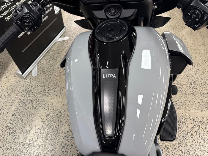 2025 Harley-Davidson Street Glide Ultra 117 (FLHXU) Touring Grey
