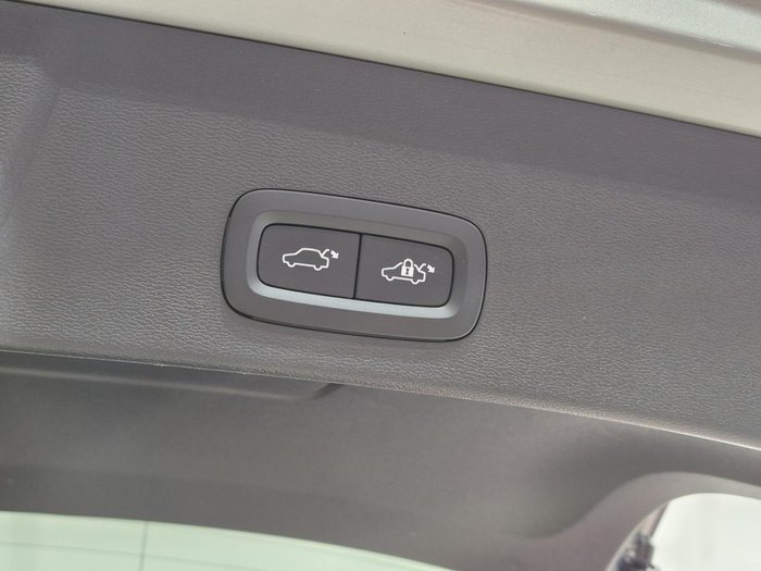 2022 Volvo XC40 Plus B4