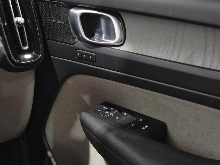 2022 Volvo XC40 Plus B4