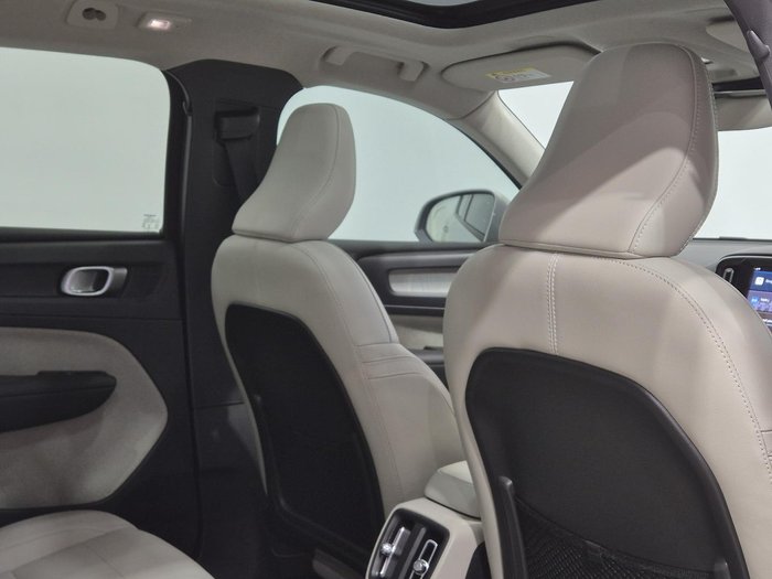 2022 Volvo XC40 Plus B4