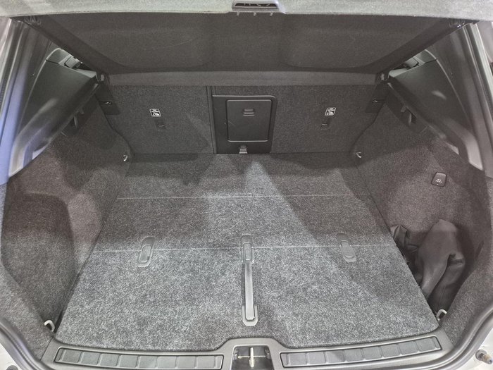 2022 Volvo XC40 Plus B4 MY23 Silver Dawn