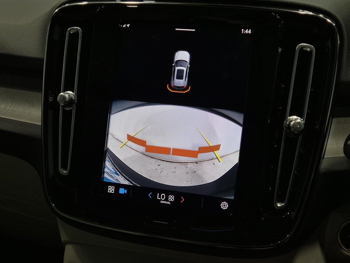 2022 Volvo XC40 Plus B4