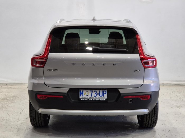 2022 Volvo XC40 Plus B4 MY23 Silver Dawn