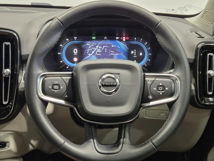 2022 Volvo XC40 Plus B4 MY23 Silver Dawn