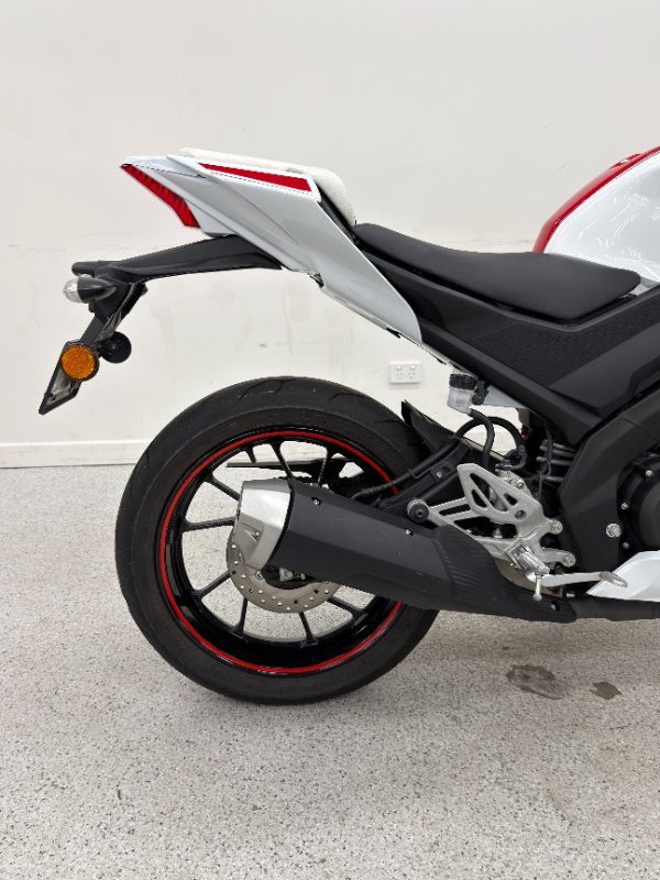 2021 YAMAHA YZF-R15 White