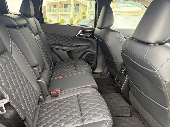 2025 Mitsubishi Outlander PHEV Exceed