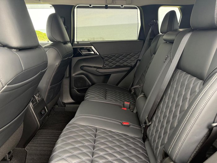 2025 Mitsubishi Outlander PHEV Exceed