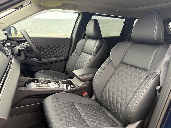 2025 Mitsubishi Outlander PHEV Exceed