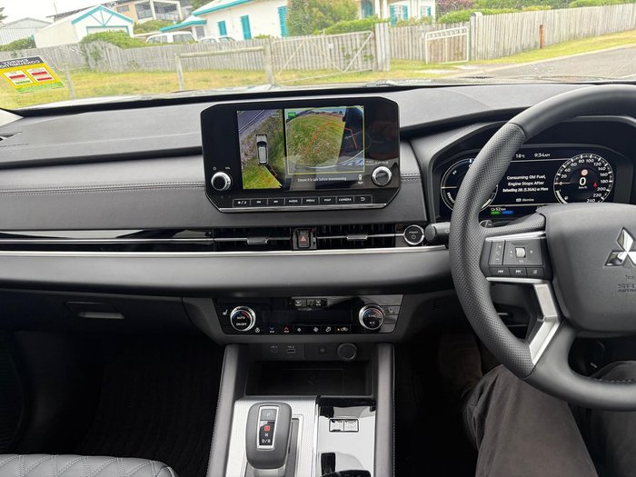 2025 Mitsubishi Outlander PHEV Exceed