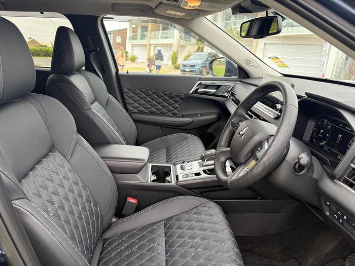 2025 Mitsubishi Outlander PHEV Exceed