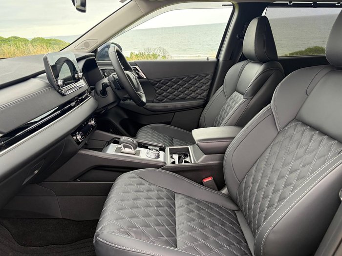 2025 Mitsubishi Outlander PHEV Exceed