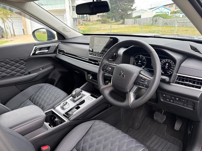 2025 Mitsubishi Outlander PHEV Exceed