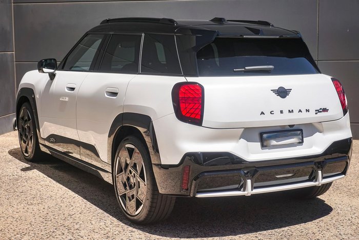 2025 MINI Aceman JCW E Favoured