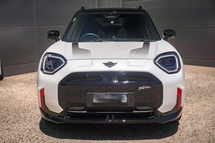 2025 MINI Aceman JCW E Favoured