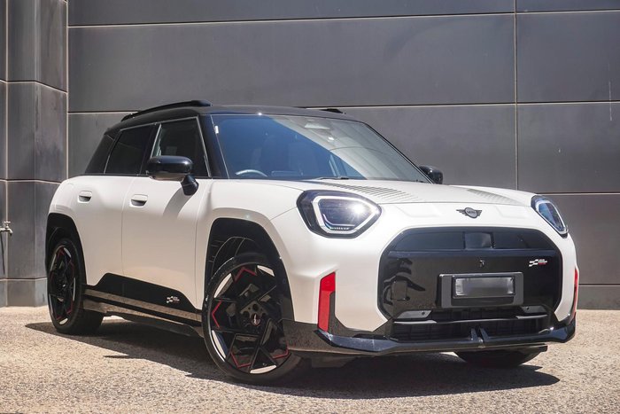 2025 MINI Aceman JCW E Favoured
